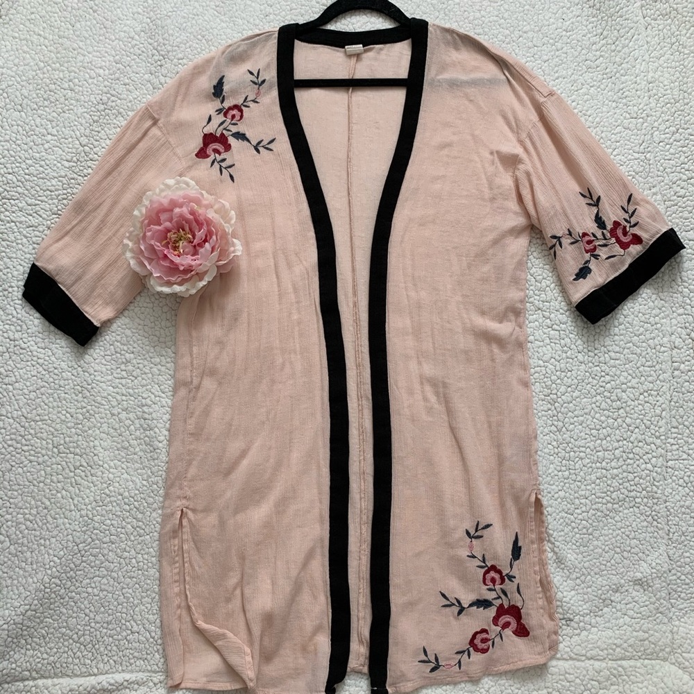 🌸Wild Pearl Embroidered Pink Kimono🌸